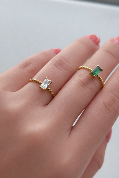 Minimal Twisted Rope Ring – Baguette Cut